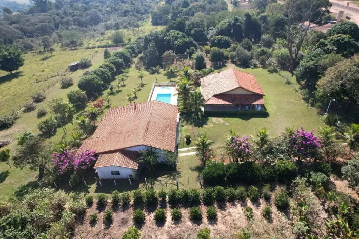 Chácara em bofete com linda casa piscina e ótima localização