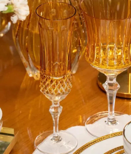 Conjunto Taças champanhe 6, martine 6, água 6, vinho 6 e licor 5 marca strauss cor âmbar