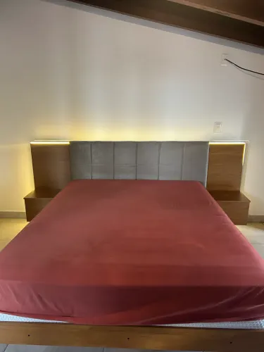 Cama Queen com Cabeceira com LED e gavetas