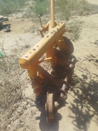 Vende se arado agrícola no jeito de pegar e trabalhar