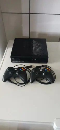 Xbox 360 Super Slim Desbloqueado + 2 Controles + 128GB + Jogos