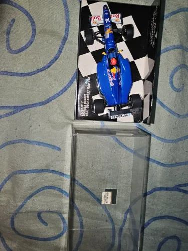 Minichamps 1/43 Sauber 1996 Launch car Jhonny Herbert