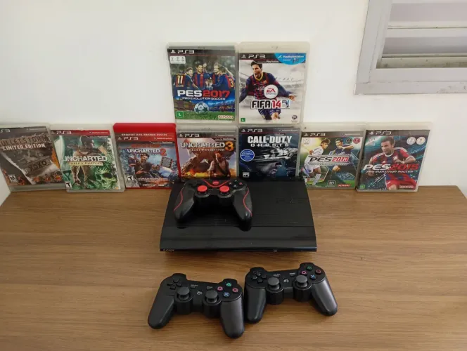 PS3 com 3 controles e 10 jogos