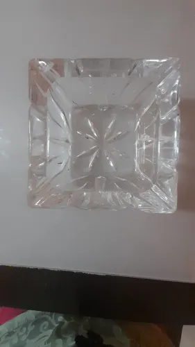 Cinzeiro em cristal com pequeno defeito