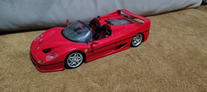 Ferrari de brinquedo anos 2000 