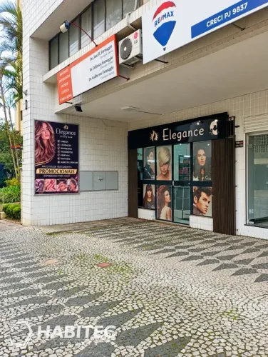 Loja com 44,84 m² no Cabral - Ed Plaza Sevilla