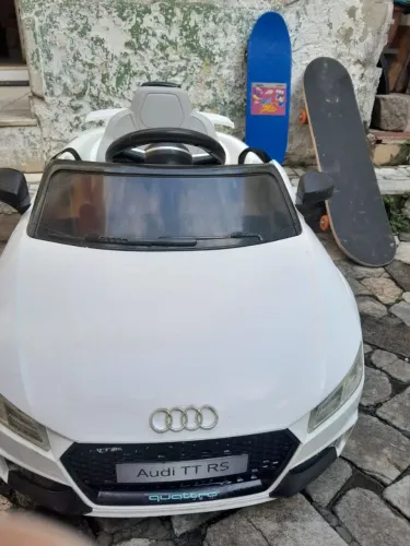 Carro elétrico infantil