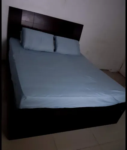 Cama tamanho queen acompanha colchão (tambem usado)