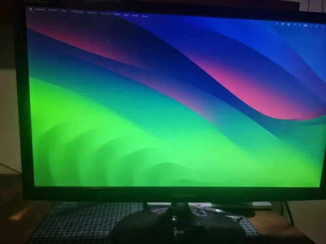 Monitor/TV da marca Samsung, modelo T24B350LB