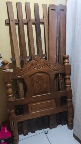 Cama de madeira