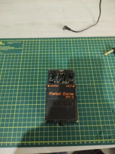 Pedal Boss Metal Zone (MT-2) usado