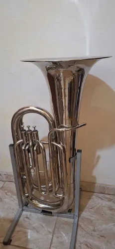 Tuba Bombardão E.M Winston de 3 pistos em Sib