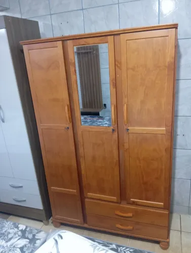 Guarda roupa novo de madeira
