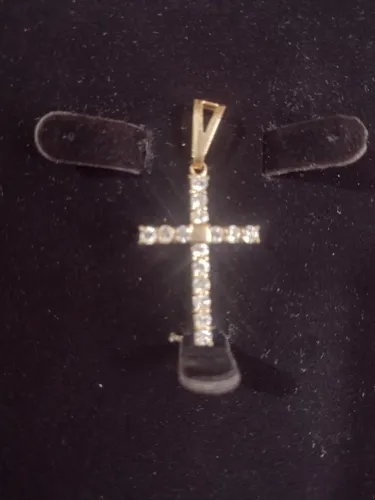 Crucifixo folheado a ouro cravejado com zircônias, omy folheados