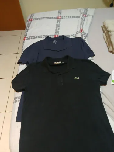 Duas camisas polo tam p as duas 25 reais