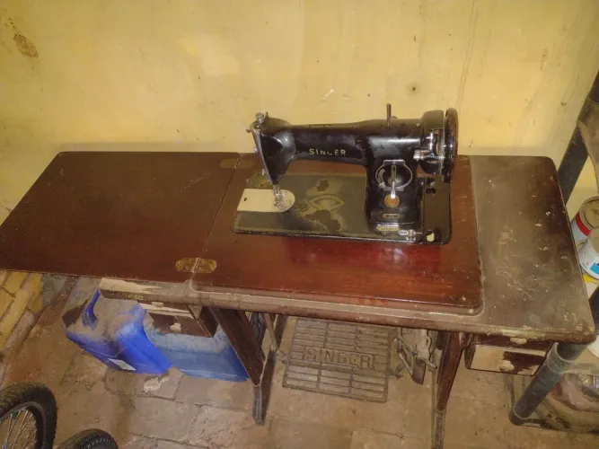 Máquina de costura Singer completa 