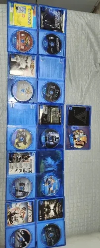 PS4 COMPLETO!!! Com cabos base pra carregar 2 controle e 11 jogos originais 