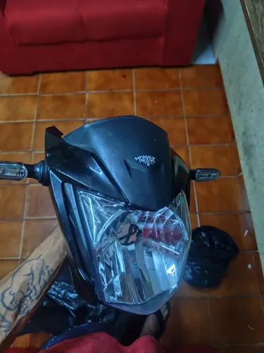 Frente completa da Titan 2024