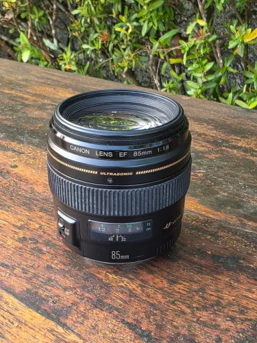 Lente Canon EF 85mm f/1.8<br><br>R$ 1900,00