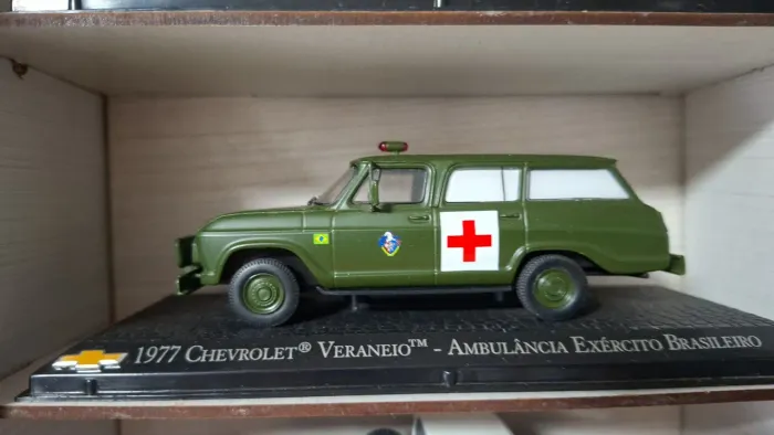 Miniatura Veraneio Exército 1977 escala 1/43.