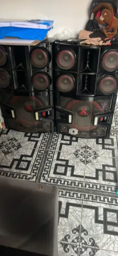 Vendo 4 Caixa de som , LG BOOM só as caixas funcionando perfeitamente 3.500