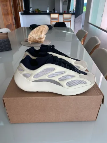 Tênis Adidas Yeezy 700 V3 - Original 42 