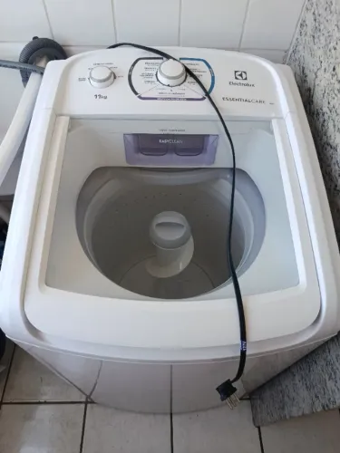 Máquina de lavar Electrolux 11kg Essencial Care