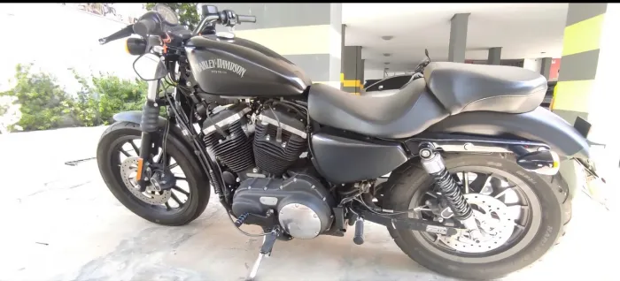 Harley Davidson sportster iron 883
