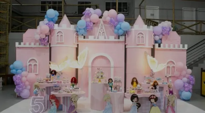 Castelo gigante de decoração de festa
