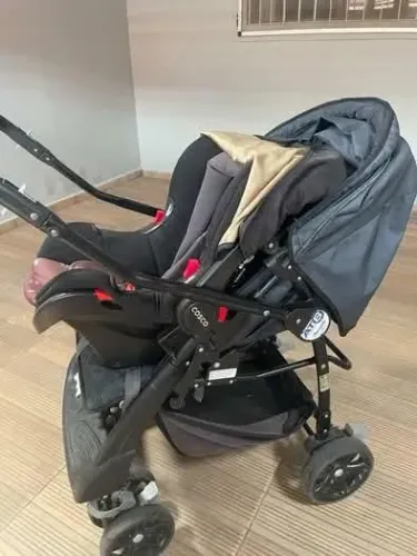 Carrinho de Bebê com Bebê Conforto Cosco Kids