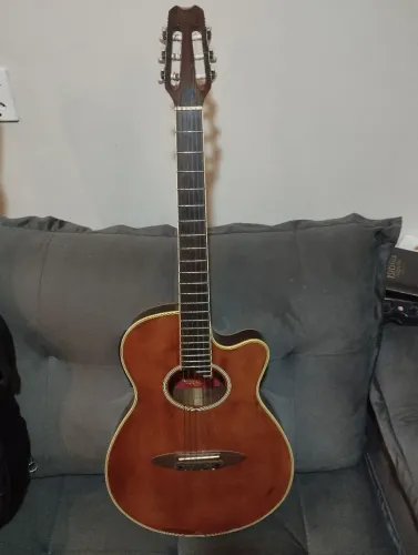 Título do AnúncioViolão Tagima Ventura Eletroacústico Nylon (Ótimo Estado / Corpo Flat)