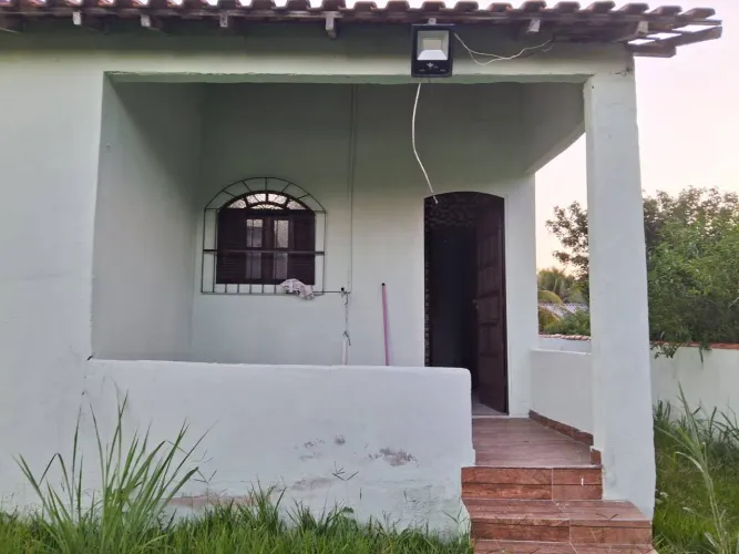 Casa com 2 Quartos e Quintal Amplo em Iguabinha - Araruama/RJ