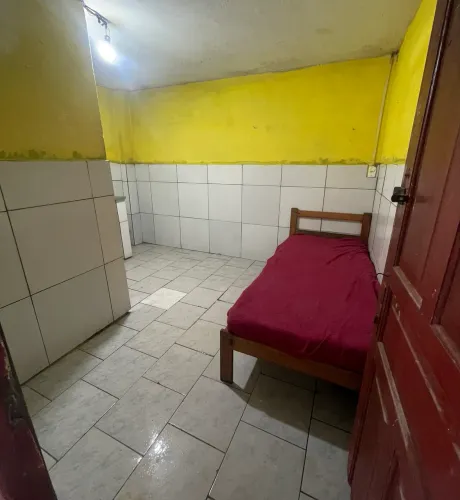 Aluga-se quarto homem solteiro