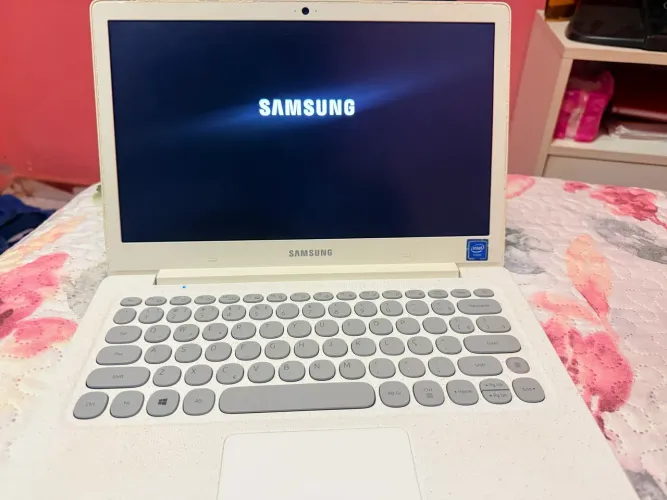 Vende-se notebook