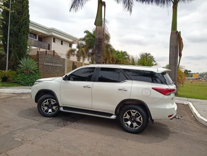 Toyota Hilux SW4 SRX 4X4 2.8 TDI 16V Dies. Aut. 2018