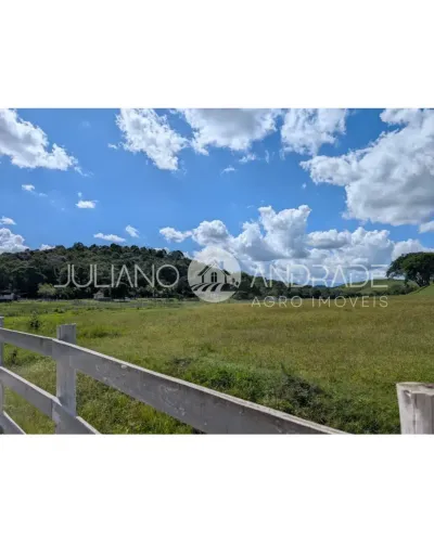 Fazenda de 21,02 Hectares com Lago, Piscina, Curral e Estrutura Completa