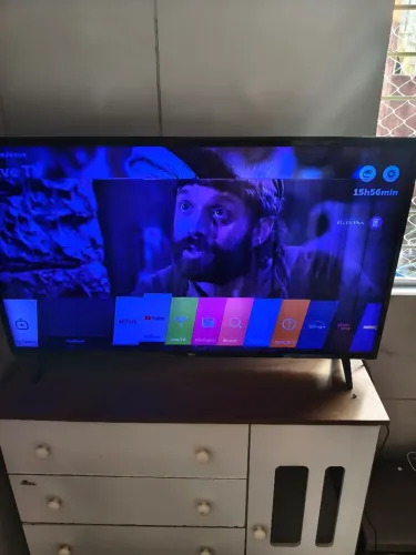 TV LG 43" - COM DEFEITO NA TELA