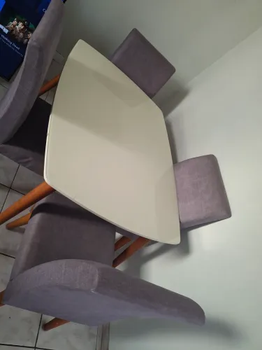 Conjunto mesa e cadeira 