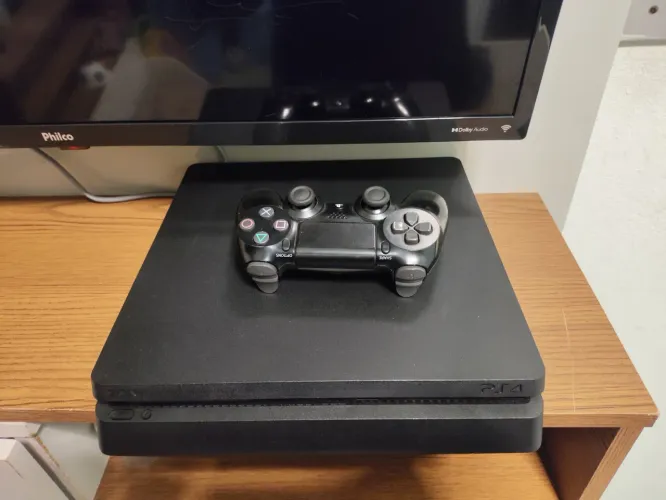 Vende-se Playstation 4 slim 1 tera