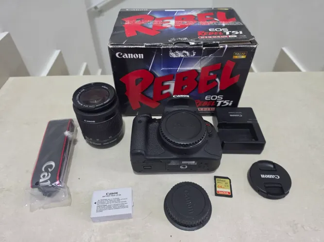 Canon T5i com lente 18-55 stm