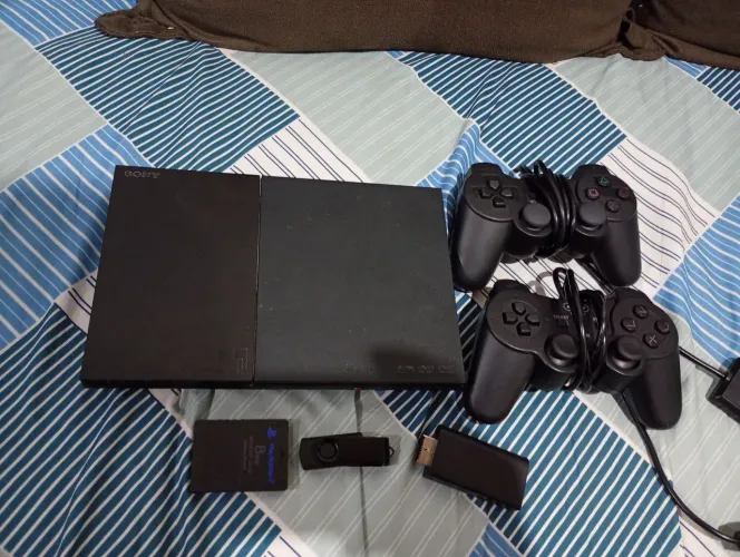 Vendo PS2 desbloqueado com leitor funcionando perfeitamente.