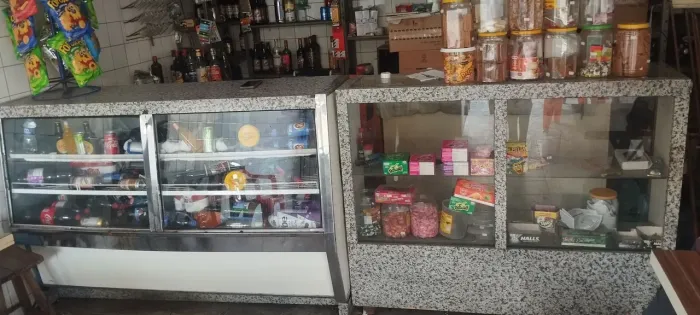 Frigo bar, com balcão de vidro vendo pq vou fechar o bar.... Bem conservado