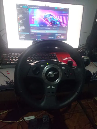 Vendo esse volante logitech