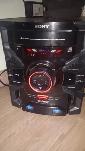 Som Sony Genezi muito bom.