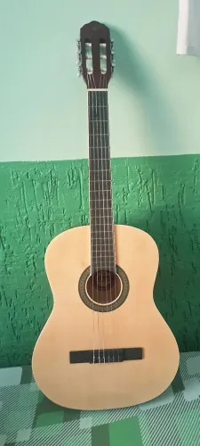 Vende-se violão cordas de nylon semi usado
