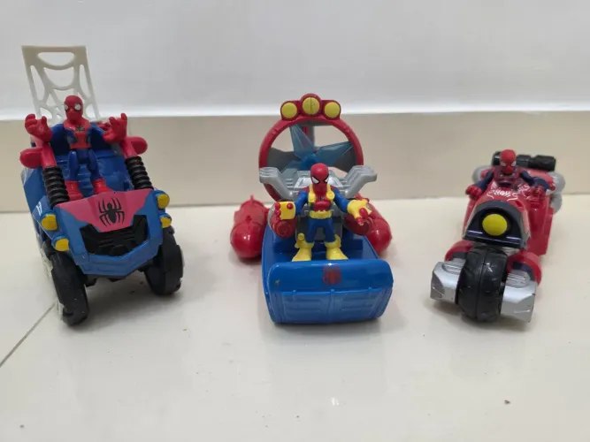 Brinquedo homem aranha