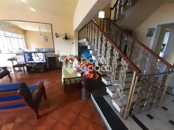 Penha Circular | Casa 6 quartos, sendo 1 suite