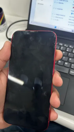 iPhone 13 usado com MARCAS de Uso (TELA TRINCADA, MAS FUNCIONA)