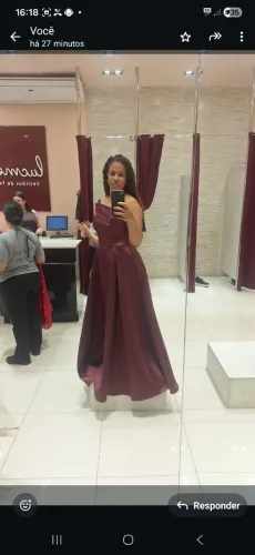 Vestido de festa usado uma única vez, paguei 600 tenho a nota fiscal dele. 