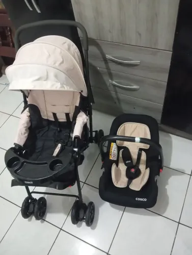 Carrinho e bebê confort 